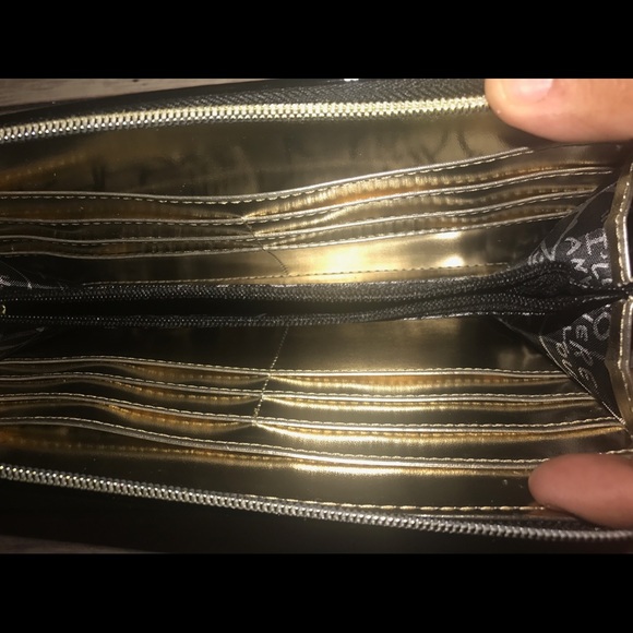 Betsey Johnson - Picture 3 of 3